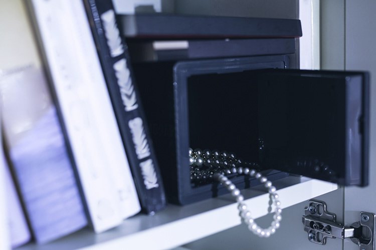 Jewellery-Insurance-vs-Home-and-Contents