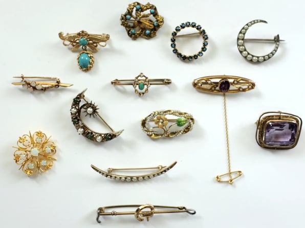  Historical victorian era jewellery collection. 