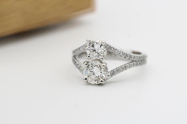  A Toi et Moi engagement ring 